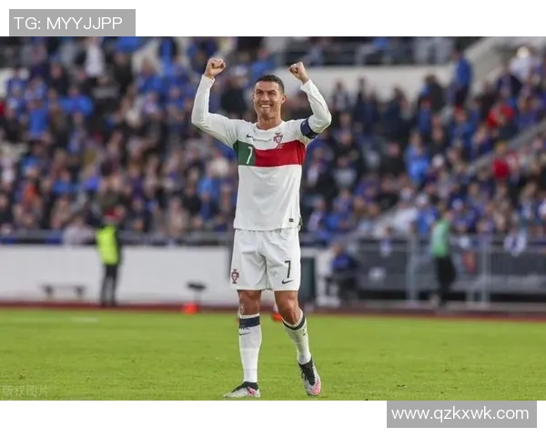 穿大衣现身的足球明星是谁 这位球员的时尚品味引发热议 穿大衣现身的足球明星是谁 这位球员的时尚品味引发热议